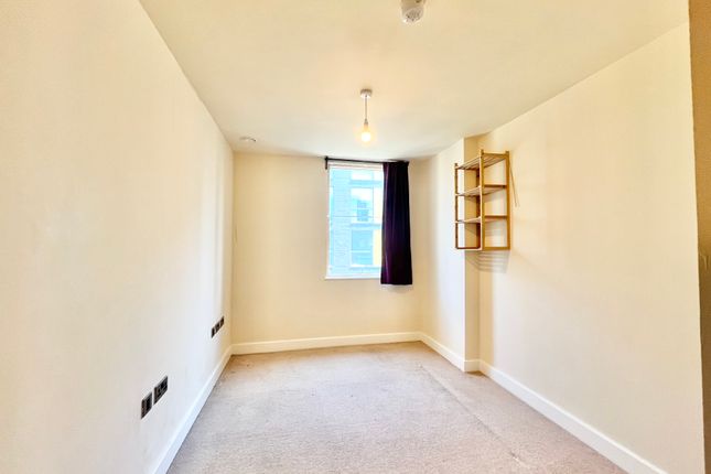 Flat to rent in Thurston Road, London