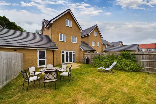 8, Kennett Lane, Chertsey photo 4