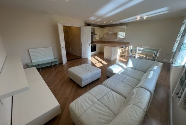 Flat to rent in Riverside Place, Stamford