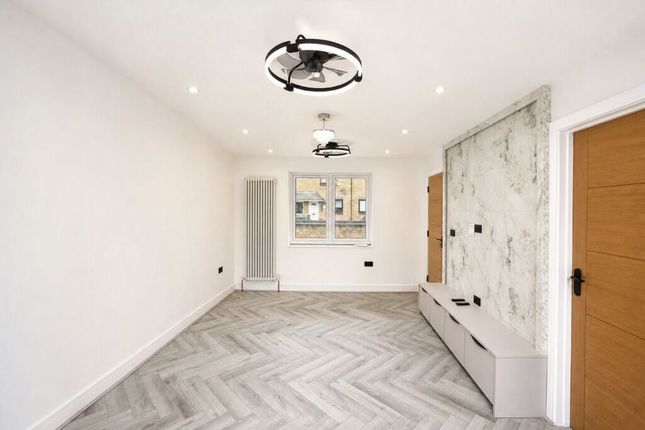 Elim Way, Plaistow photo 4