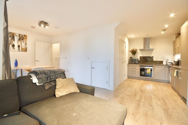 Flat 8, Hepburn House, London photo 4