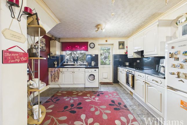 103 Springhill Road, Aylesbury photo 3