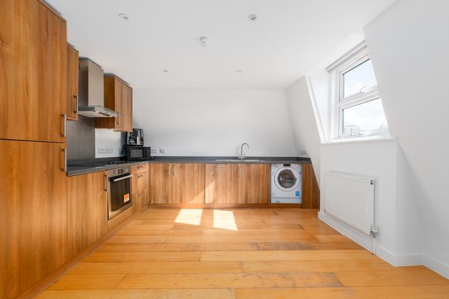 Flat 4, 94, White Horse Road, London photo 4
