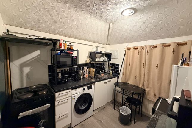 151, Stoneleigh Avenue, Enfield photo 3