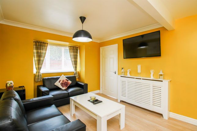3, Highclere Court, Pontefract photo 4