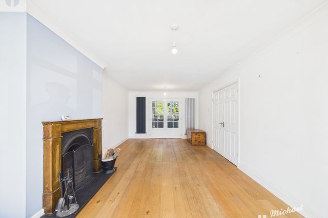 61 Queens Mead, Aylesbury photo 2