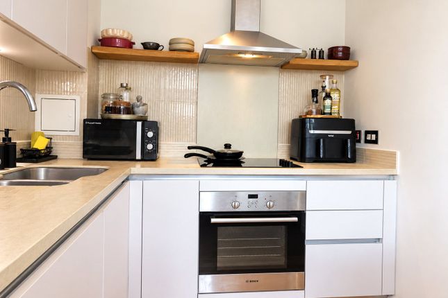 Flat 41, Norwich House, 11, Streatham High Road, London photo 3