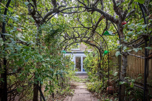 40, Lillieshall Road, London photo 3
