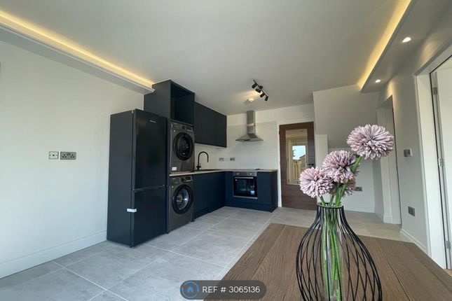 Ground Floor Flat With Garden  Windmill Lane, Greenford, Ealing photo 4
