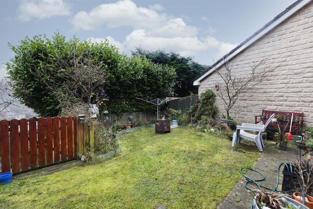 11, Blackthorn Drive, Huddersfield photo 4