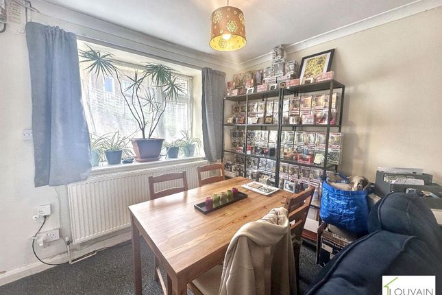 3 Islwyn Terrace, Tredegar photo 4