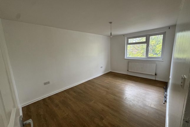 43 Stable Close, Northolt photo 2