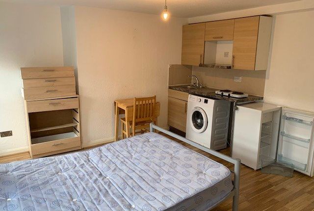 Studio to rent in New Parade, High Street, Yiewsley, West Drayton