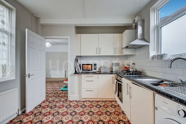 59, Vincent Gardens, London photo 4