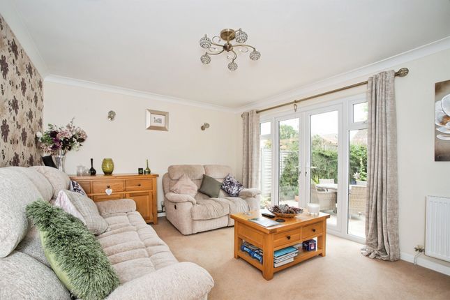 60, Sutton Park, Swindon photo 3