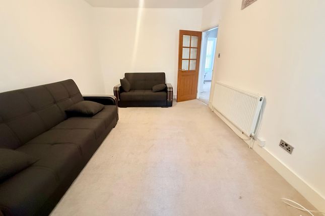 Flat 2, 5, Brisbane Road, Leyton photo 3