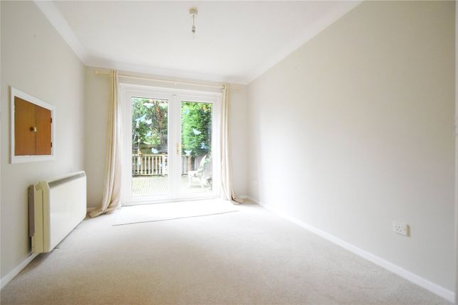 6, Mill Close, Hook photo 3