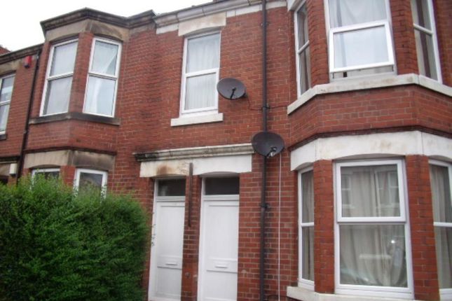 Thumbnail Flat to rent in Simonside Terrace, Heaton, Newcastle Upon Tyne