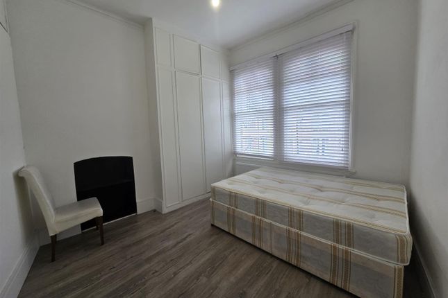 81A, Osbaldeston Road, London photo 2