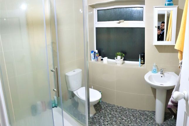 31 Edgeworth Drive, Manchester photo 4