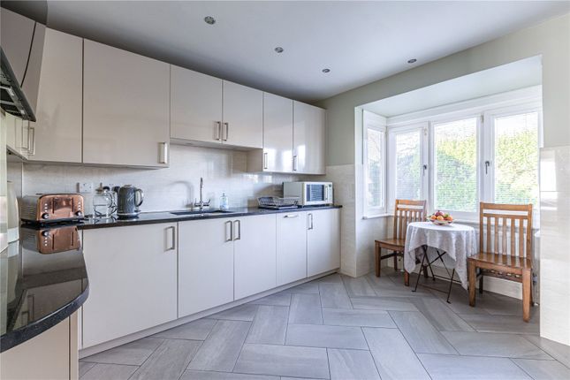 159, Woodham Lane, Addlestone photo 3