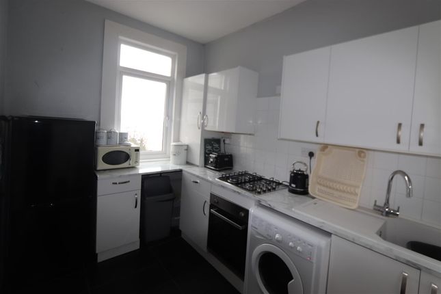 Flat to rent in San Remo Parade, Westcliff-On-Sea