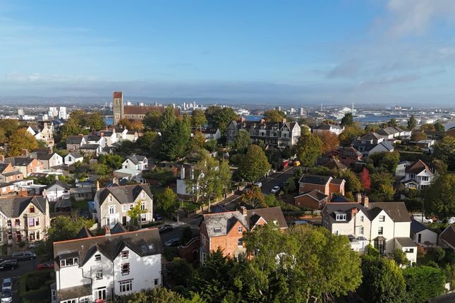 3, Clive Crescent, Penarth photo 4