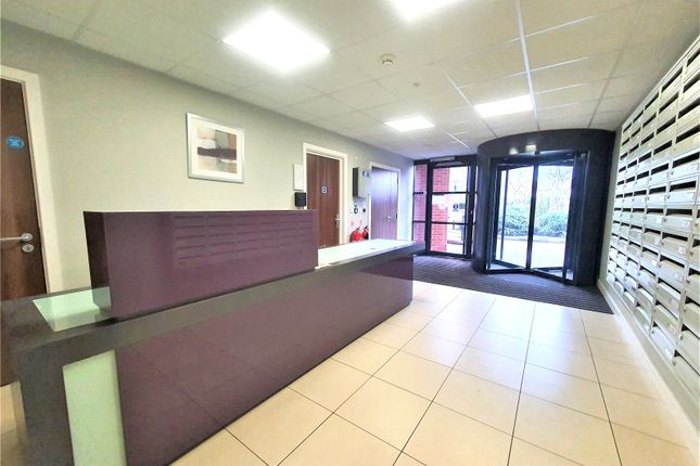 Flat 51 Axis House, 242, Bath Road, Heathrow photo 2