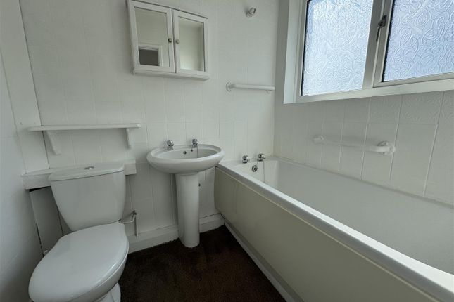 15, Burton Avenue, Barnsley photo 4