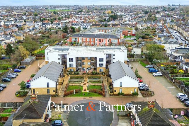 41, Goldlay Gardens, Chelmsford photo 2