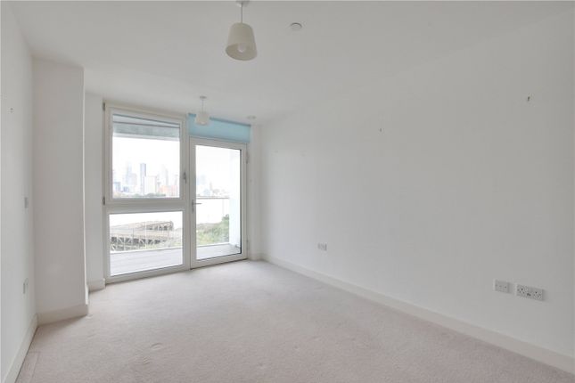 Flat to rent in Distel Apartments, 19 Telegraph Avenue, Greenwich, London