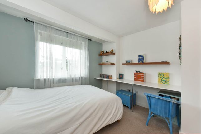 Flat for sale in Cortis Road, London