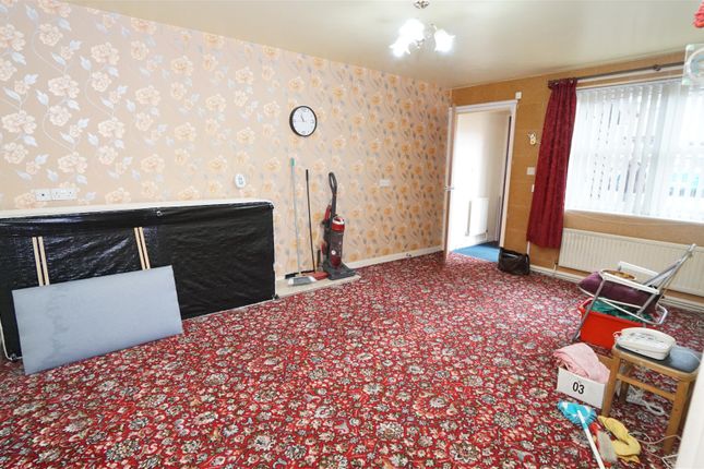 29, Dunkhill Croft, Bradford photo 2