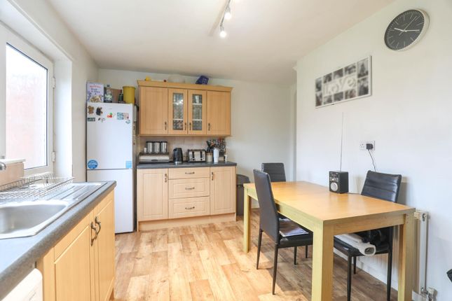 8, Welland Court, Burton Latimer photo 4