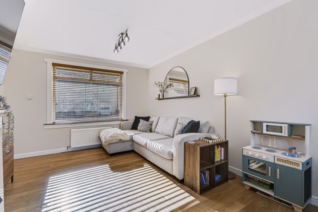 26 Forth Avenue, Larbert photo 4