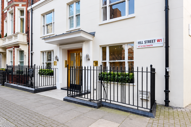 Studio flat on 68, Hill Street, London, £2,817/mo