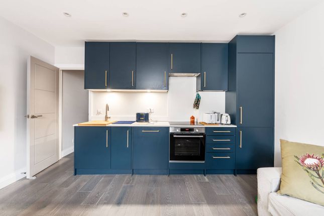 Flat for sale in Malvern Road, Queen's Park, London