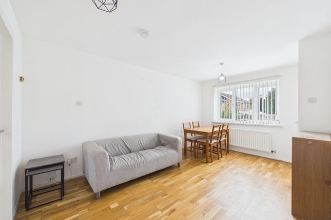 103, Oakridge, Cardiff photo 2