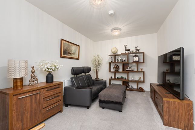 18, Shiel Hall Crescent, Rosewell photo 4