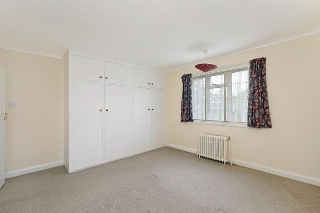 Flat for sale in Sheen Court, Richmond