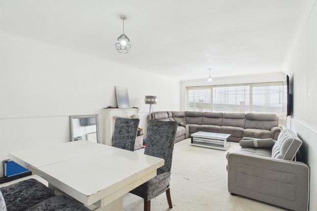 28, Roedean Court, Brighton photo 2