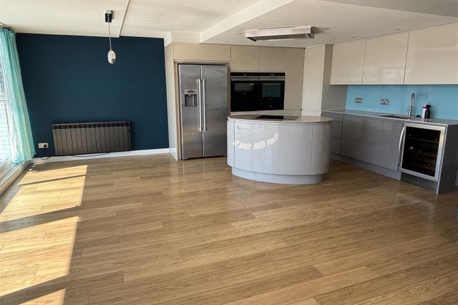 7, Ocean Court, Plymouth photo 2