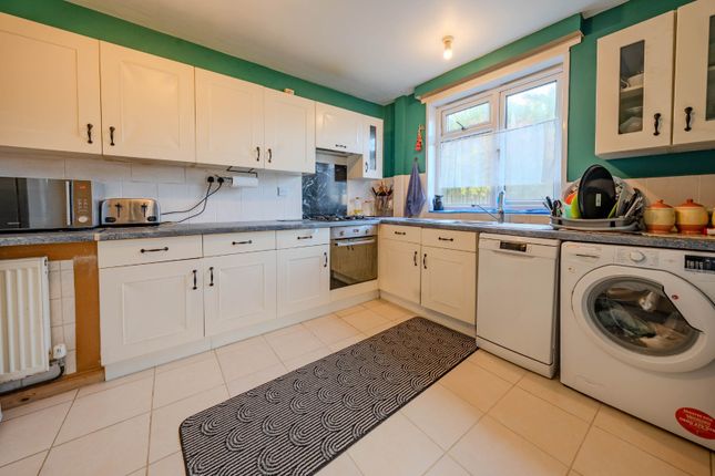18, Tynwald Road, West Yorkshire photo 3