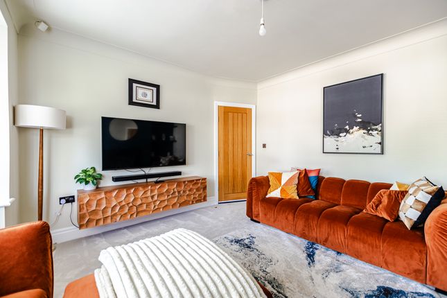 4, Roxholme Avenue, Leeds photo 4