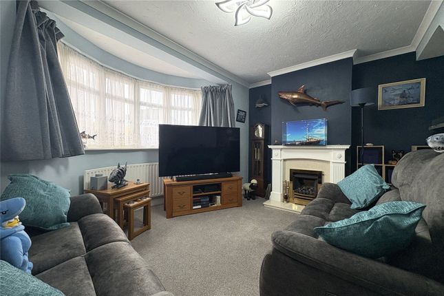 42, Gillian Avenue, Hampshire photo 3