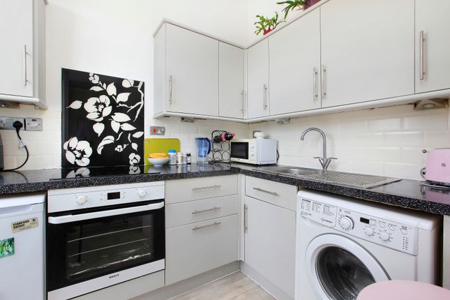 Flat for sale in Elmbourne Road, Wandsworth, London