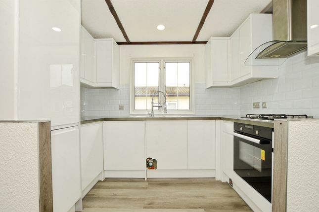 15, Kingsheath Park, Bower Heath Lane, Harpenden photo 2