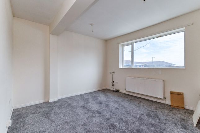 2-bed flat on 21, Ennis Square, Redcar, £28,000