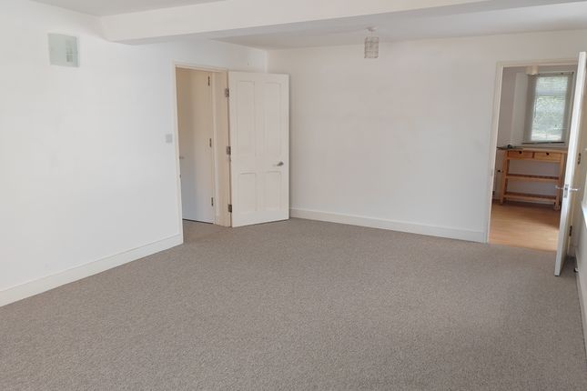 Flat 1, Portland Lodge, Clappentail Lane, Lyme Regis, Dorset photo 2