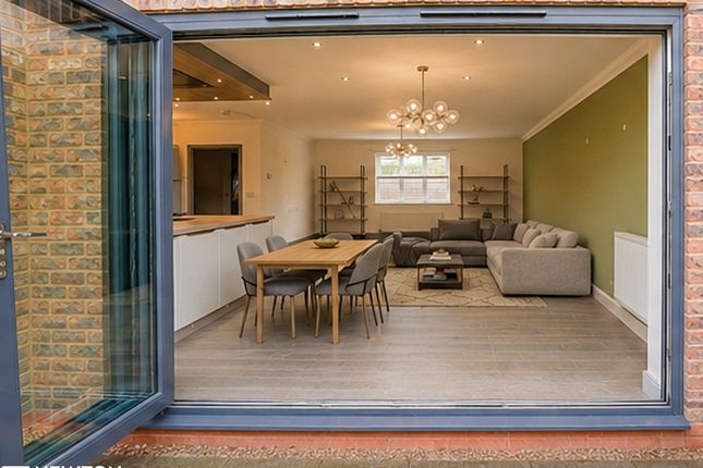 33, Hawfinch Meadows, Retford photo 3